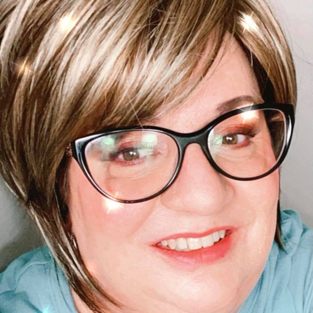 Meet your Posher, Dee